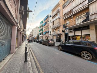 Aparcament cotxe a Centre. Boxplaza de garaje en venta en viladecans