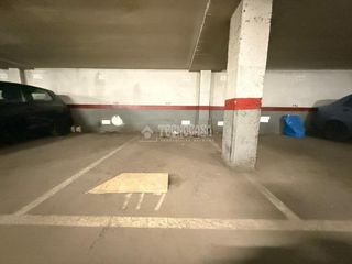 Aparcament cotxe a Centre. Boxplaza de garaje en venta en viladecans