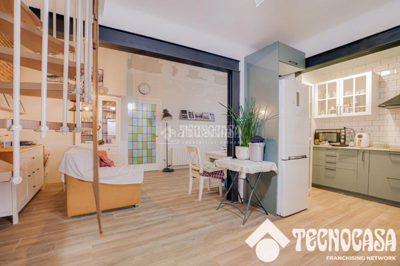 Foto 101f749d-e326-4b74-8650-483ae7b965da. Casa aparellada amb calefacció a Centre Viladecans