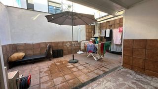 Casa aparellada a Centre. Casa en venta en viladecans