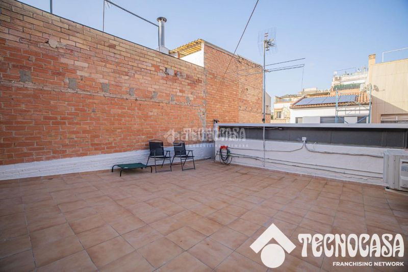 Foto 4c93bc5f-04a1-4ed7-b809-33c8acbba9b9. Casa aparellada amb calefacció a Centre Viladecans