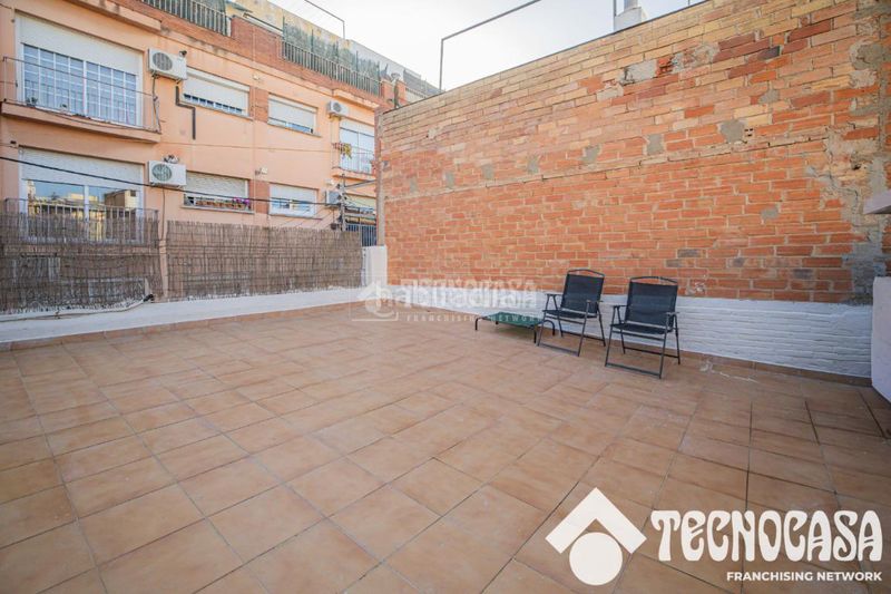 Foto 5433a77e-17ad-4569-afae-c28f608df3ce. Casa aparellada amb calefacció a Centre Viladecans