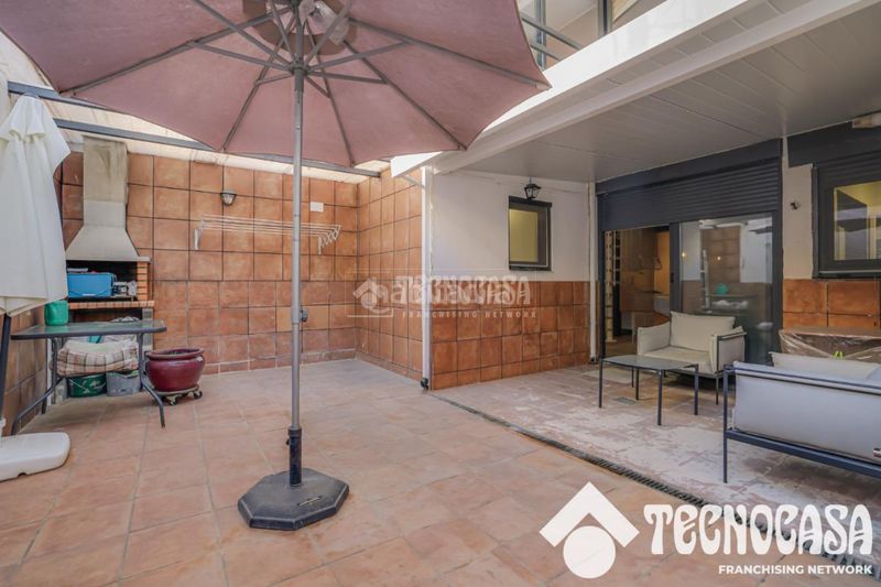 Foto 55042310-d104-4ce7-ac12-e5155228fd22. Casa aparellada amb calefacció a Centre Viladecans