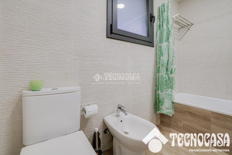 Foto 5f5a8710-8619-4895-95ea-d8125dd01288. Casa aparellada amb calefacció a Centre Viladecans