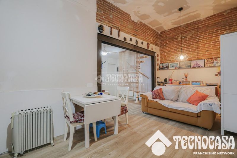 Foto a3784d02-4021-452e-87e0-0e7bfb8b3a0b. Casa aparellada amb calefacció a Centre Viladecans