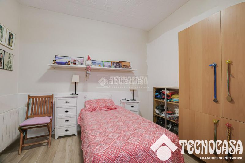 Foto be5a980d-b0d5-424f-94b1-a69d08e1acfc. Casa aparellada amb calefacció a Centre Viladecans