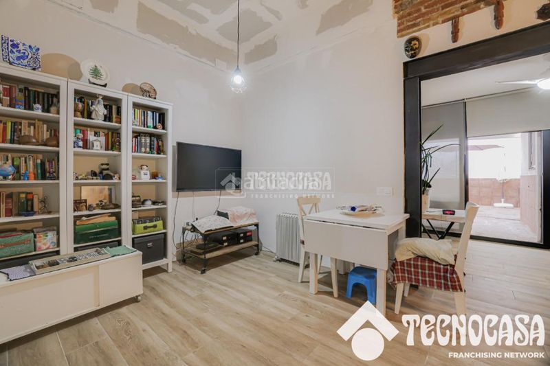 Foto f97b649d-577d-4be7-bed8-a3b3f0524bff. Casa aparellada amb calefacció a Centre Viladecans