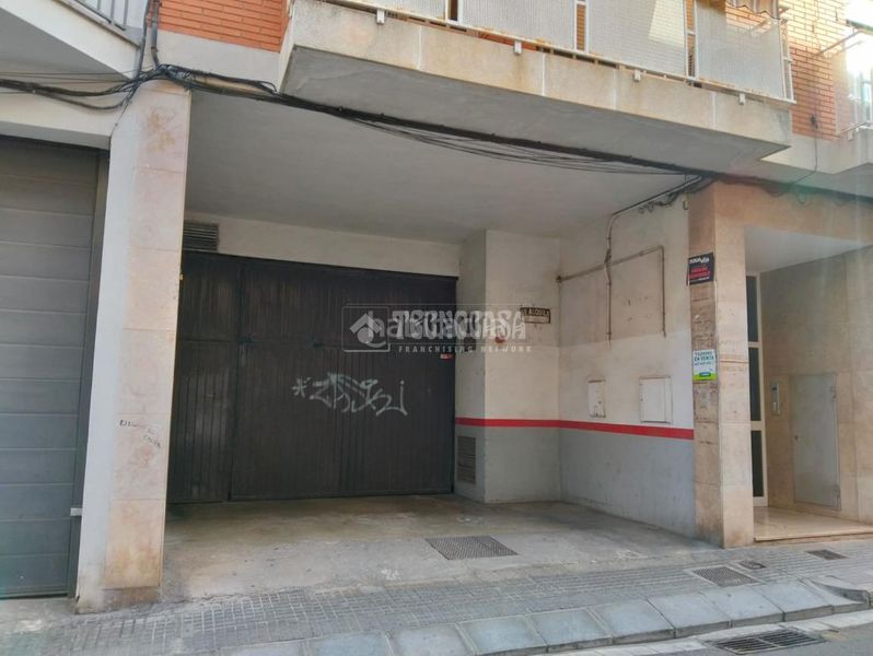 Foto a064fdd0-0cc7-4fbd-817a-f1f355251b7e. Aparcament cotxe a Centre Viladecans