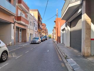 Parking coche en Centre. Boxplaza de garaje en venta en viladecans