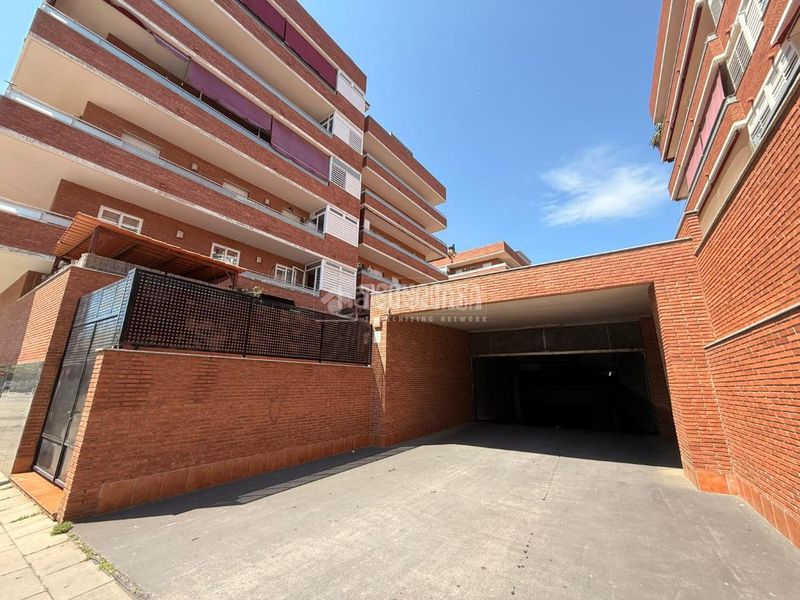 Foto 3430d740-76be-4e28-9c0e-553f7dd107e7. Aparcament cotxe a Vilamarina Viladecans