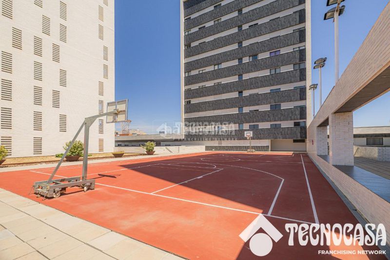 Foto e16970ae-e7f4-4252-89a2-d2170b6a3544. Pis amb aparcament piscina a Vilamarina Viladecans