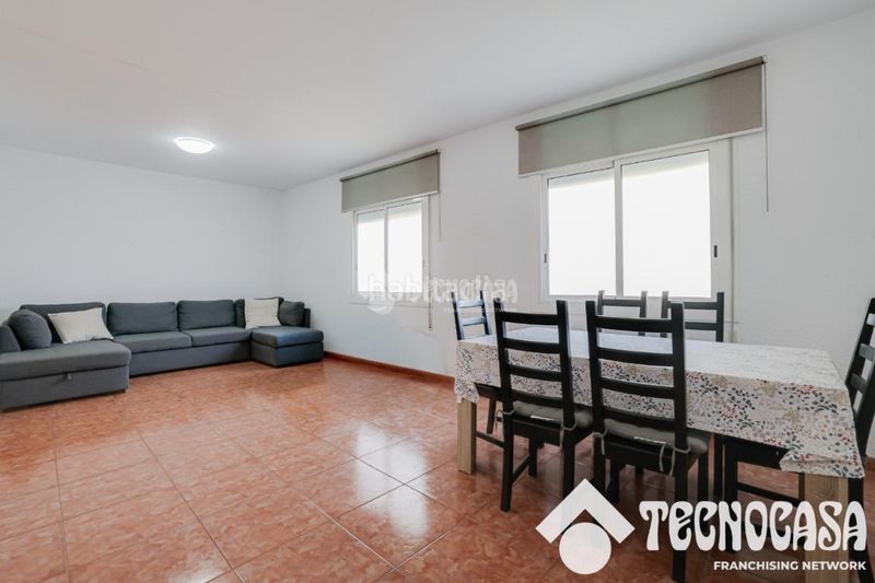 Foto 8a8ee14c-4bff-4e7b-b549-e80fc5ea2588. Piso  en venta en Centre Viladecans