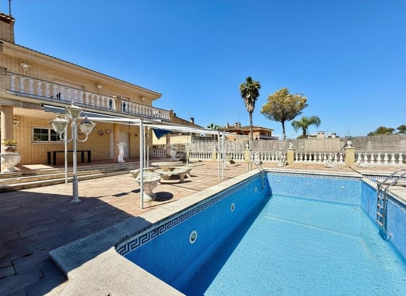 Foto 65513f97-57e8-4618-b561-3542d8f848d4. Casa  en venta en Canyelles