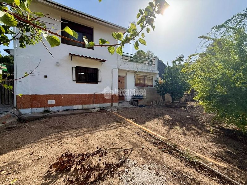 Foto 0a4b0c72-973c-4f58-ba02-b40b04338742. Casa amb aparcament piscina a Nord Vilanova i la Geltrú