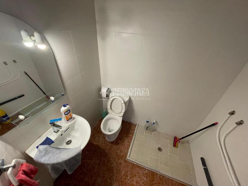 Foto 8f8921d2-d5b3-4f81-8c72-84fa8993e714. Local comercial  en venta en Sant Joan Vilanova i la Geltrú