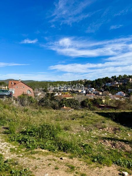 Foto fd8f8674-1300-441a-bf26-2db05aeb1ff0. Terreny residencial a Canyelles