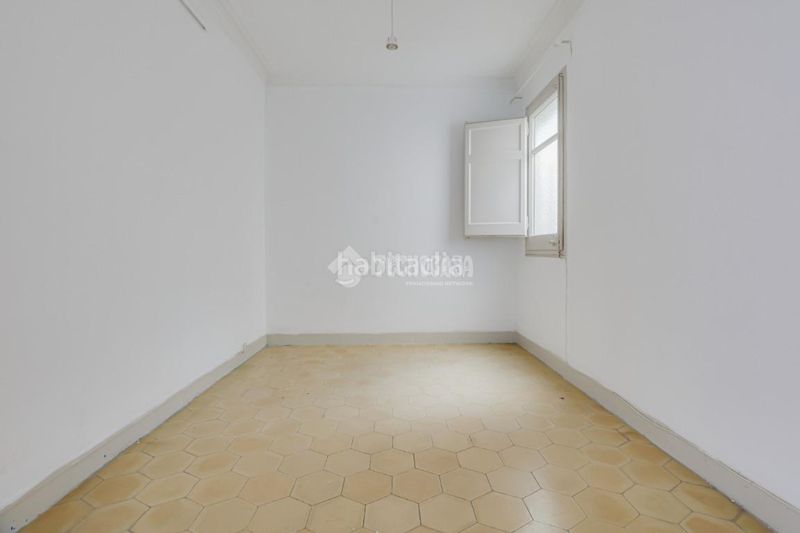 Foto b83df8a6-a019-4ce3-997c-c13b6122fb56. Pis a Dreta de l´Eixample Barcelona
