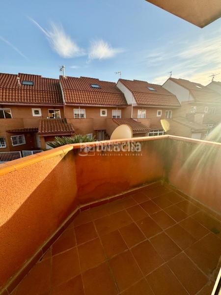 Foto d7cb7847-edaf-4850-bef9-eedebbdd55e2. Casa pareada casa en venta en Yunquera de Henares