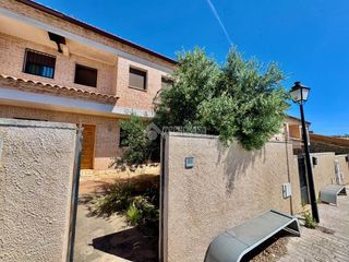 Towny house in Hita. Casa en venta en hita