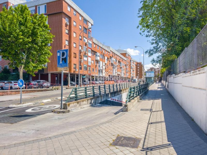 Foto 379f3187-b080-4ff3-9f9c-d40cb64447f0. Aparcament cotxe a San Pascual Madrid