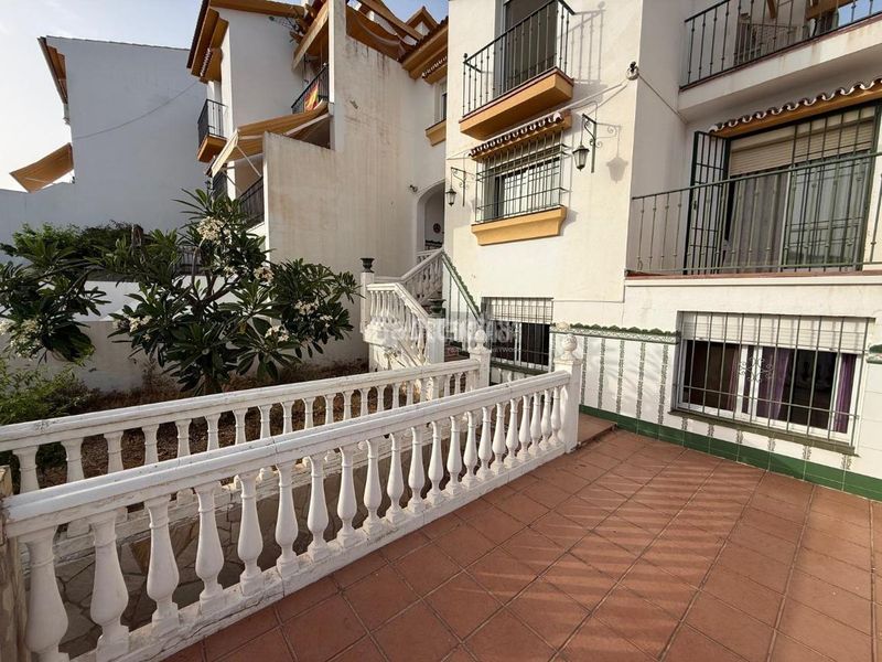 Foto 172c8986-4294-4dbb-9cb0-a6546d8c3eac. Casa aparellada amb aparcament a San Alberto - La Alcubilla - Florisol Málaga