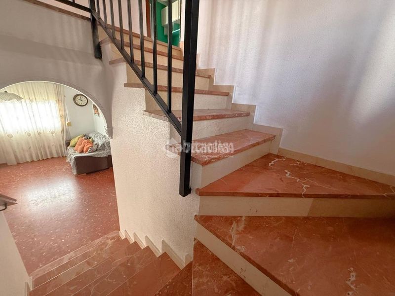 Foto 78df300d-ec81-4b15-9079-1a19547bbed9. Casa aparellada amb aparcament a San Alberto - La Alcubilla - Florisol Málaga