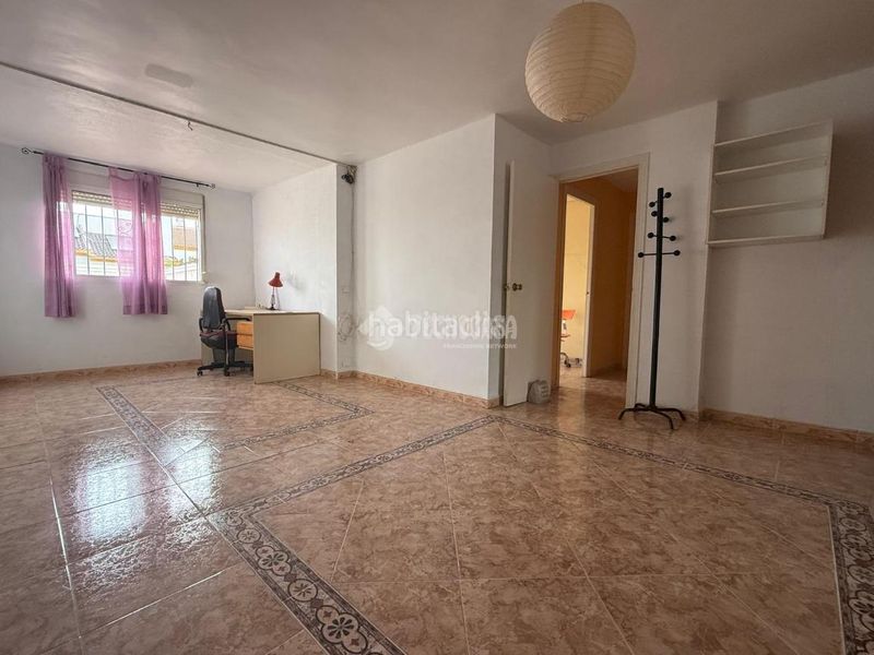 Foto 8f8fa800-b0d1-4889-9372-efdddbb6de72. Casa aparellada amb aparcament a San Alberto - La Alcubilla - Florisol Málaga
