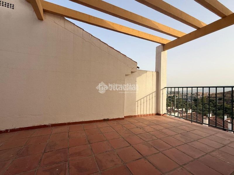 Foto db8eaf1d-0768-48f8-952a-521ff944eed3. Casa aparellada amb aparcament a San Alberto - La Alcubilla - Florisol Málaga