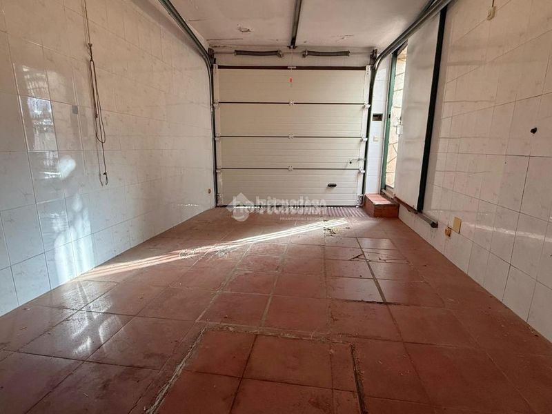 Foto dc9bbfee-31d3-4ad6-a082-cf01aada5373. Casa aparellada amb aparcament a San Alberto - La Alcubilla - Florisol Málaga