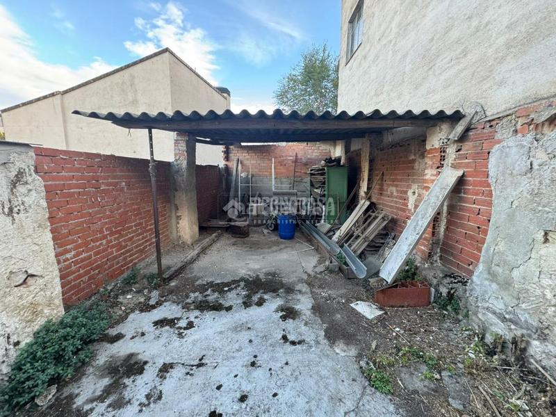 Foto 1545d700-5097-4dda-bbe9-82fa81a93048. Casa aparellada a Perales de Tajuña