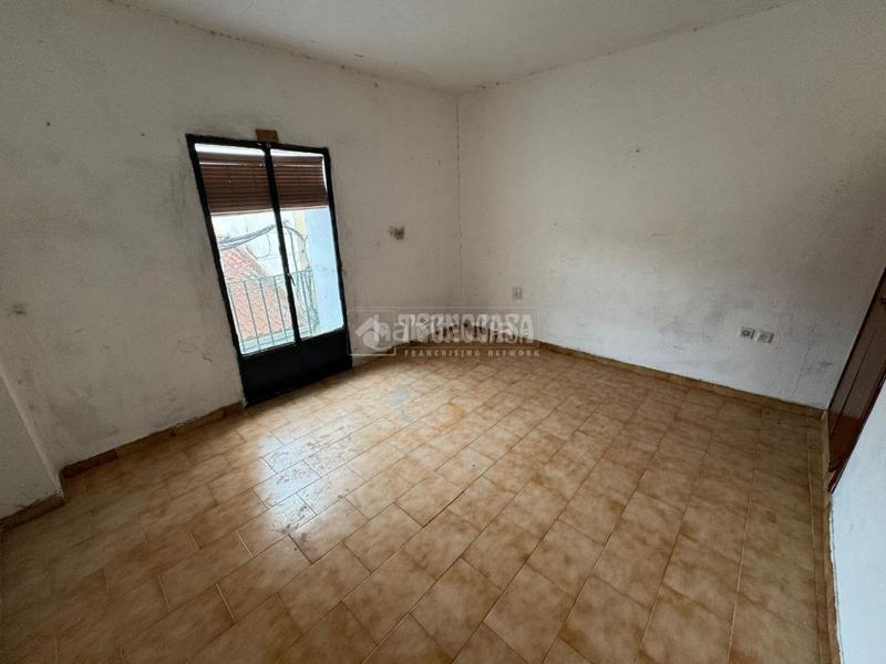 Foto d0b868dd-9379-46b2-b035-21dc52fedd13. Casa aparellada a Perales de Tajuña