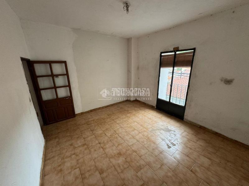 Foto fe180ce7-24cb-46b7-9540-00bbe0fb25f5. Casa aparellada a Perales de Tajuña