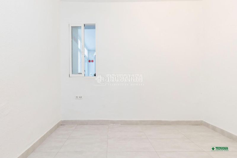 Foto e5fccece-c7ad-482c-8d20-d094f310147c. Pis amb calefacció a La Chanca - Pescadería Almería