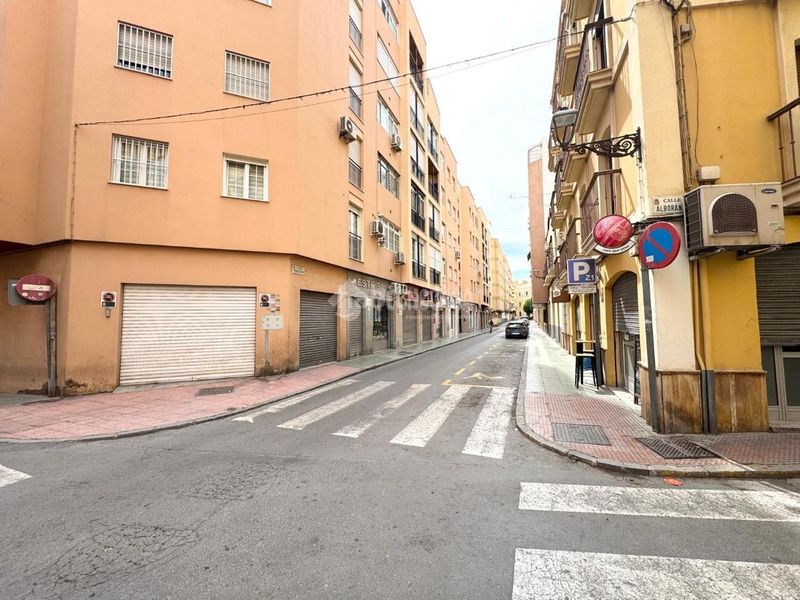 Foto 45db0e17-416b-455e-8db5-ff12a887a99c. Aparcament cotxe a Centro Almería