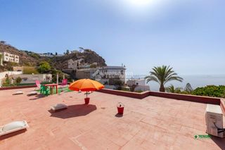 Casa aparellada  C. eduardo vii. Casa en venta en almería