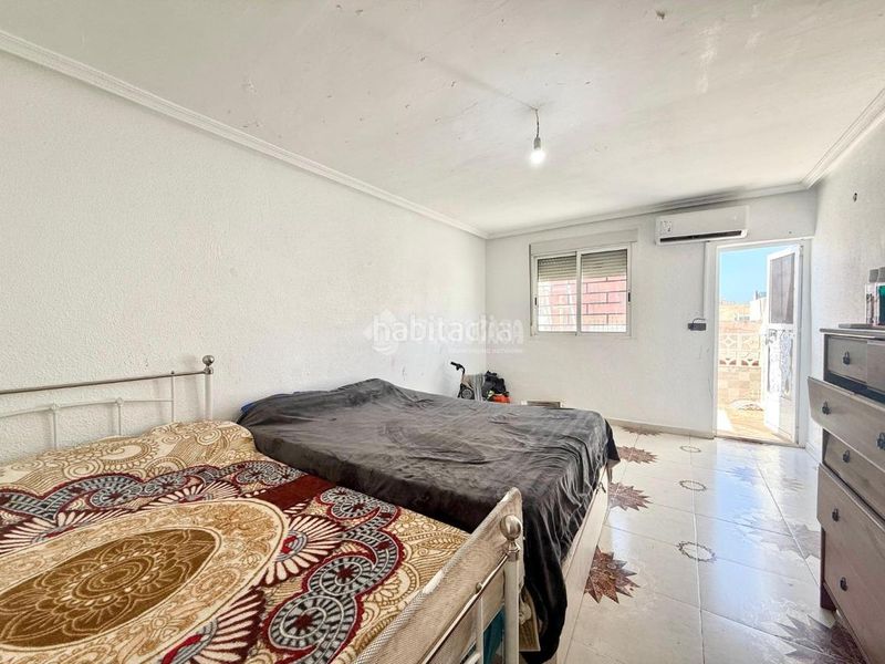 Foto 4f86f1d0-8a35-4659-8105-7c63995c70a4. Casa aparellada a Centro Almería
