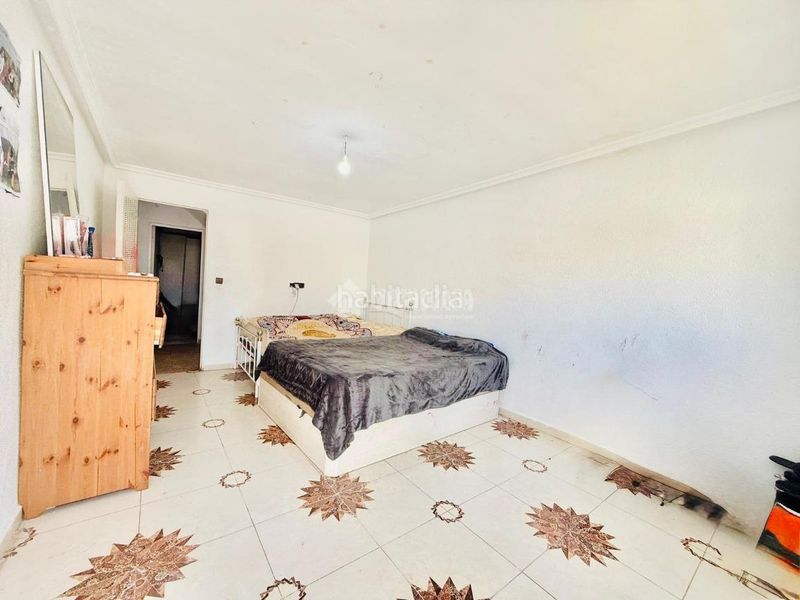 Foto a39e51fc-2103-44e9-bb81-c95935237611. Casa aparellada a Centro Almería