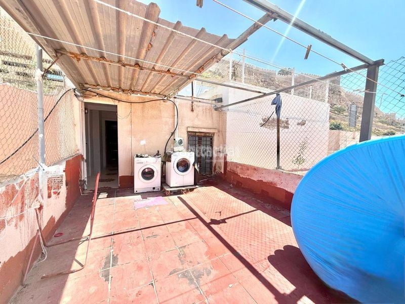 Foto ad4a8a15-1d67-4785-bdca-f65551062614. Casa aparellada a Centro Almería
