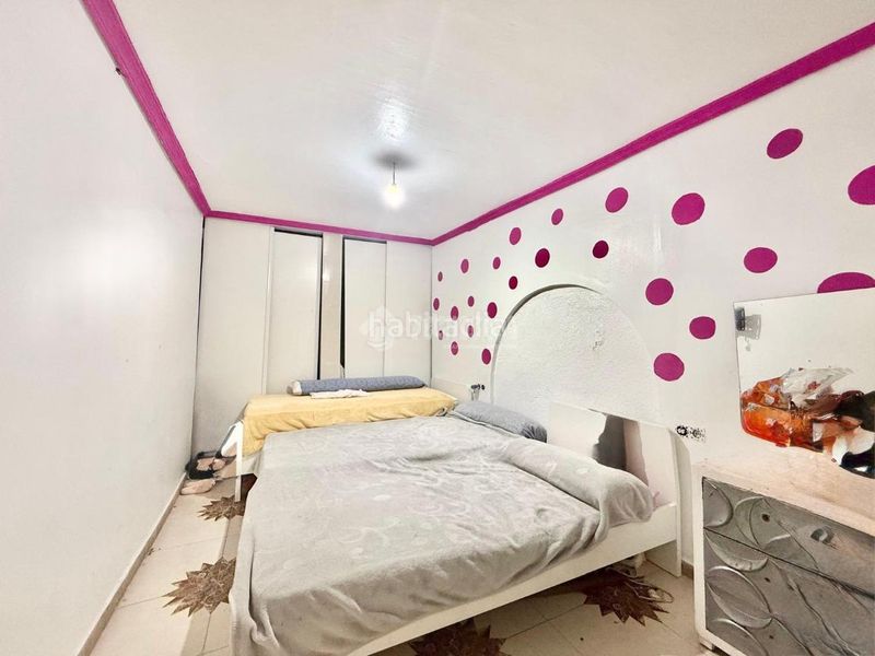 Foto bef350fb-5c6a-40c6-90d6-4b9f4de7e001. Casa aparellada a Centro Almería