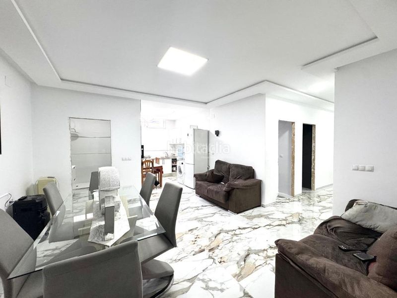 Foto a4ca6b3c-7819-4d7d-9bef-ed9a4b6b28ae. Casa aparellada a Centro Almería