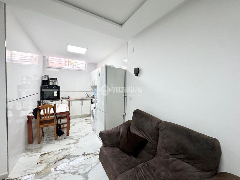 Foto abe1f047-c7c1-4f13-9412-c888dd4a31bc. Casa aparellada a Centro Almería