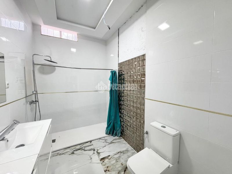 Foto dea527da-64c6-4b8c-ba25-2f4e0d5d049d. Casa aparellada a Centro Almería