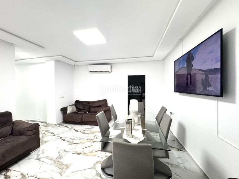 Foto e996f23f-c380-4393-ade9-6123ee70e0f9. Casa aparellada a Centro Almería
