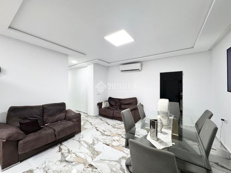 Foto f130fffa-0c4b-4b0f-aeee-3bdfba89958b. Casa aparellada a Centro Almería