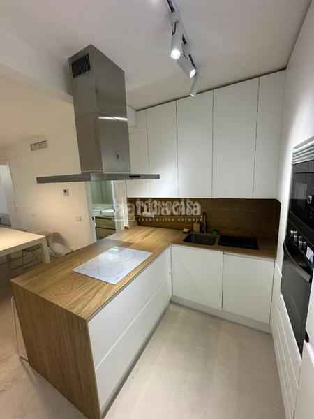 Foto e4c621e3-5bbb-4c59-8833-df0ac2648b01. Rent flat in Ciudad Jardín Madrid