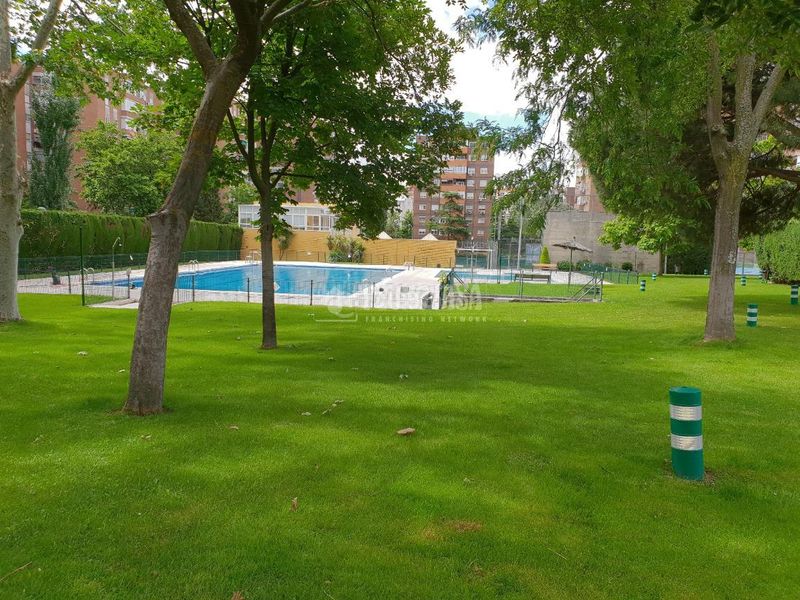 Foto e64c0c04-14be-44fd-b9ec-b8db56d7a849. Pis amb calefacció piscina a La Serna Fuenlabrada