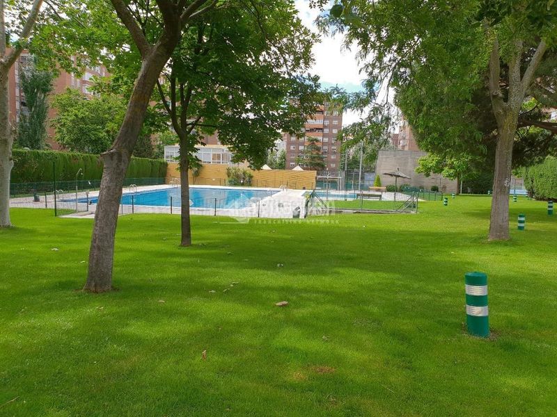 Foto f8a9d2ee-59a6-4bca-9de7-96759124e3c1. Pis amb piscina a La Serna Fuenlabrada