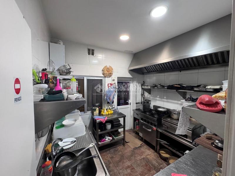 Foto f66e3755-0f9b-4a62-8c98-ea2e98fbc3a4. Locale commerciale in Carlos Ruiz Collado Villalba