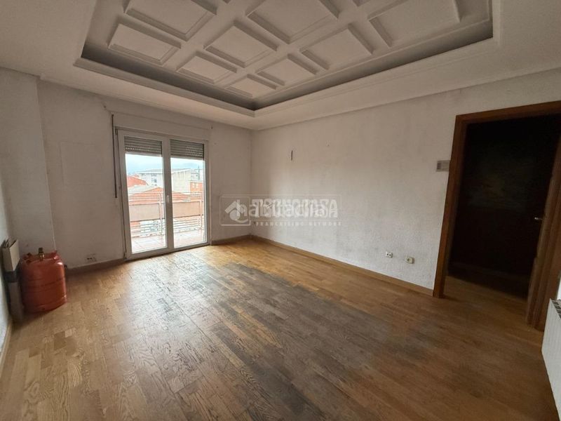 Foto 85390fd0-04f9-4ec8-9140-c6aad6cd2977. Pis a Carlos Ruiz Collado Villalba