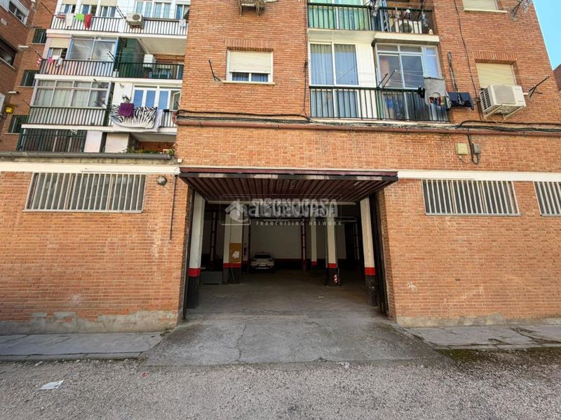 Foto ba512976-3c00-4612-a24a-34361d90d1e2. Aparcament cotxe a Canillejas Madrid